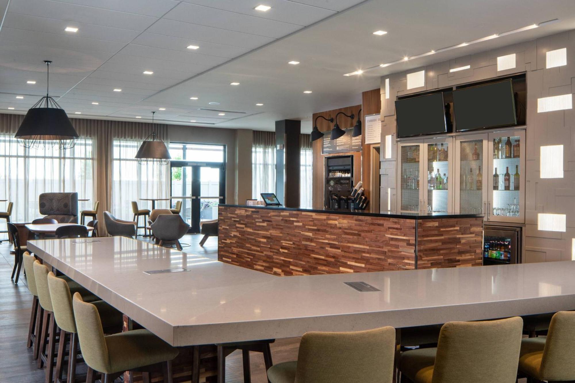 Courtyard By Marriott Lafayette South Hotel Exterior foto