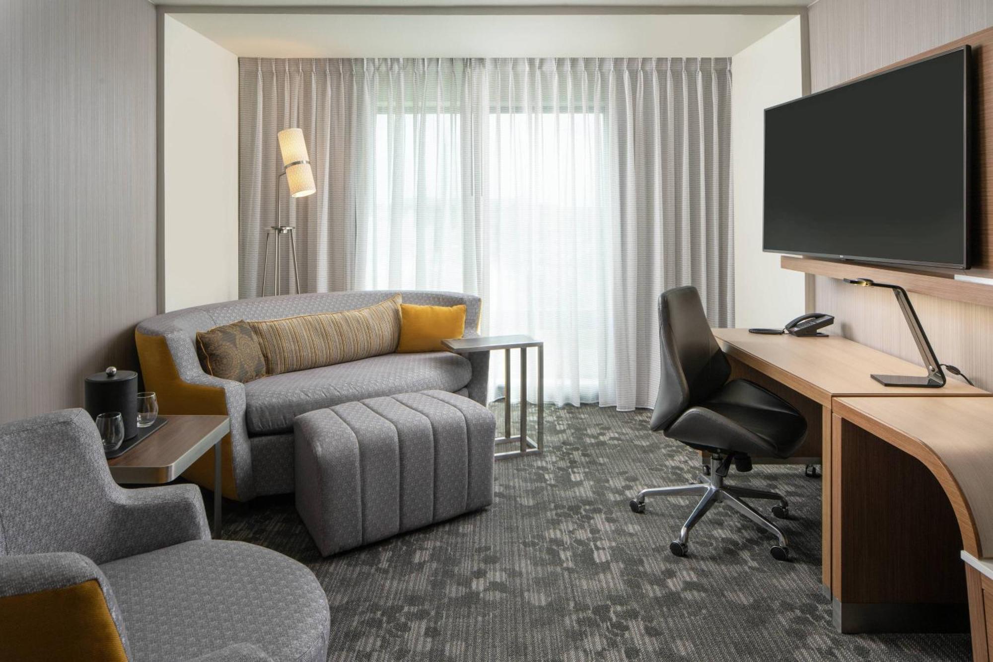 Courtyard By Marriott Lafayette South Hotel Exterior foto